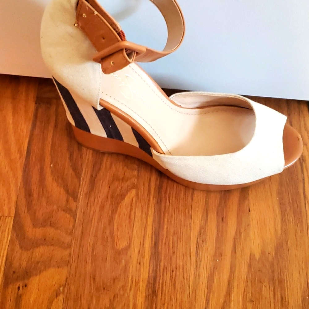 Jessica Simpson stripped wedge shoe, size 10